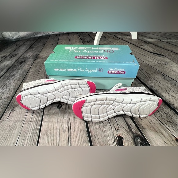 NWT Sketchers Sneakers Size 8 (1 of 2) - Picture 3 of 3